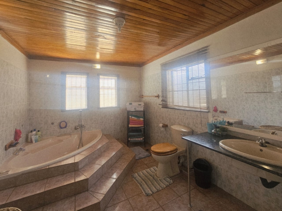 4 Bedroom Property for Sale in Ladybrand Free State